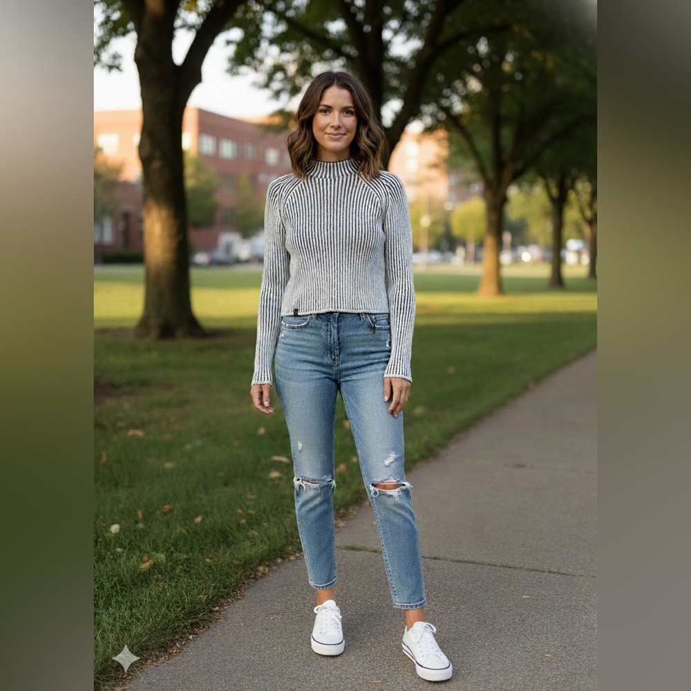 NEW Lululemon Cotton-Cashmere Blend
Mock Neck Sweater Sz. 0